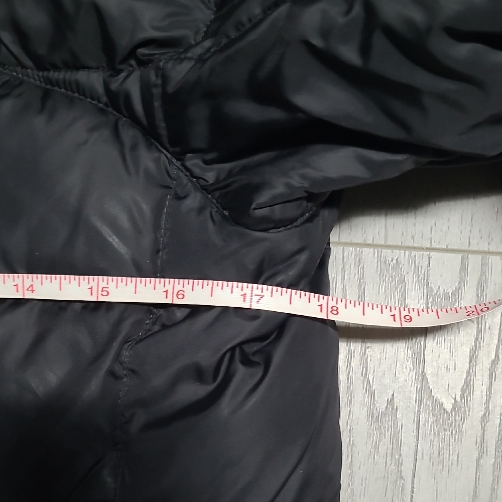The North Face Women's Dark Puffer Jacket - Picture 6 of 16